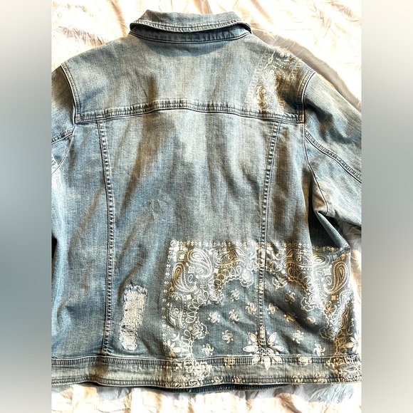 Nanette Lepore Women's Distressed Blue Denim Jacket wPaisley Pattern Size 1X - Picture 15 of 16